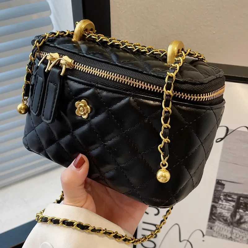 Womens Quilted Chain Shoulder Bag Fashionable Box Shape Retro Style Crossbody Bag Quality Material New Hot Sale Of The Season M Y250603