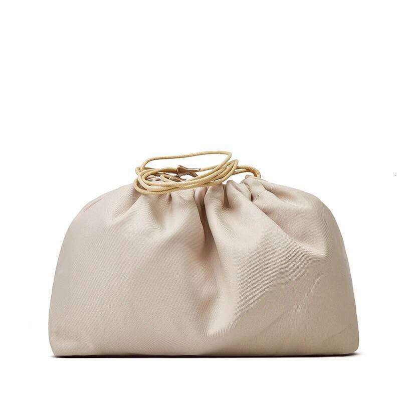 High-end, niche design hand-woven bag with large capacity tote bag, leisurely and lazy single shoulder armpit bucket bag.
