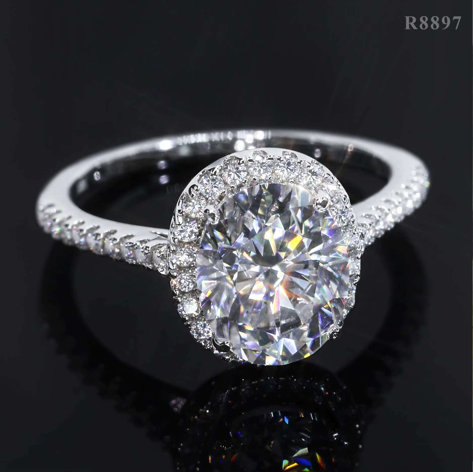 Women Fashion Design Halo Diamond Style Oval Cut VVS Moissanite Diamond 2.36CT Engagement Wedding Ring