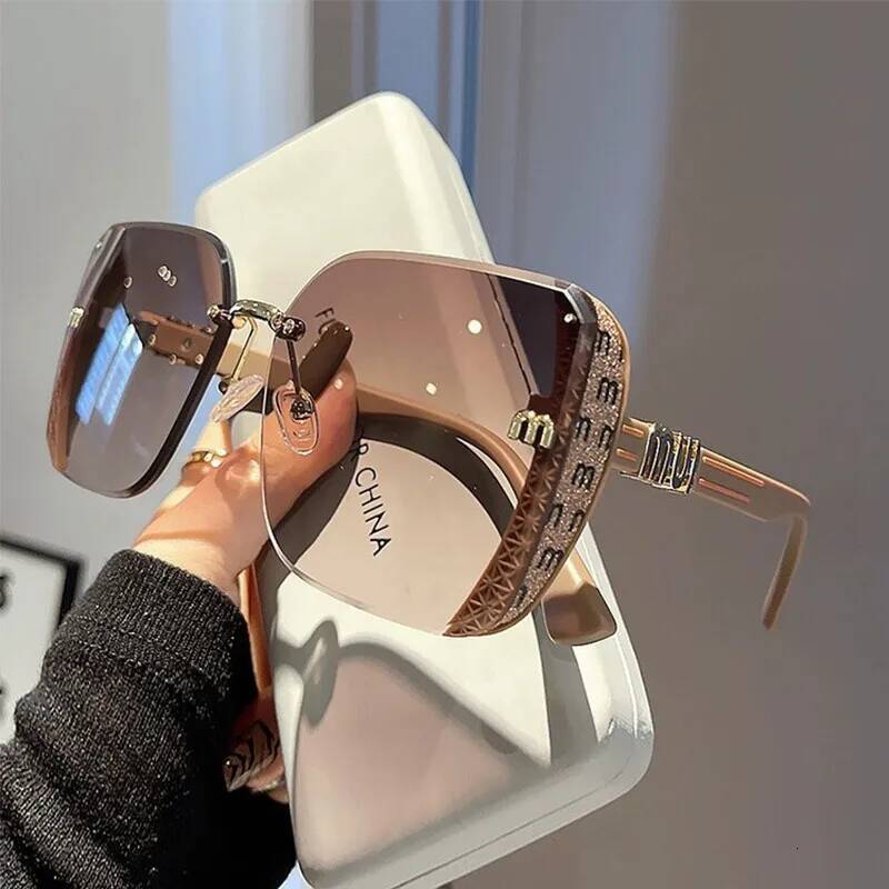 2025 New Fashion Cool Sunglasses Women Brand Letters Anti Strong Light Vintage Rimless Sun Glasses Ladies Gafas UV400