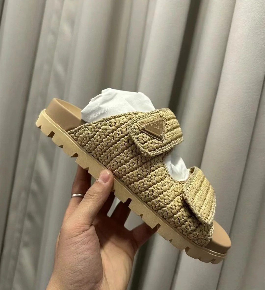 2025 Women's Roman Style Thong Sandals cd Slide Breathable Hollow out Thick Heel Velcro Slippers pra Platform Woven Retro Summer New Style Shoes Triangular logo