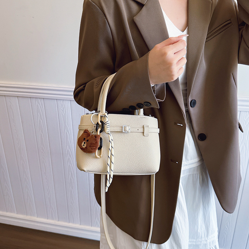 designer Women's Trendy Niche Lychee Texture Handbag 2025 Spring New Versatile Commuter Shoulder Crossbody Bag
