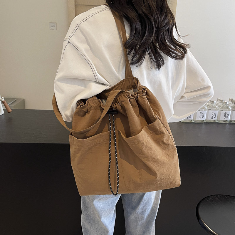 New Lightweight Large Capacity Travel Bucket for Women, Casual Nylon Shoulder Bag, Artistic Girl Crossbody Bag Trend