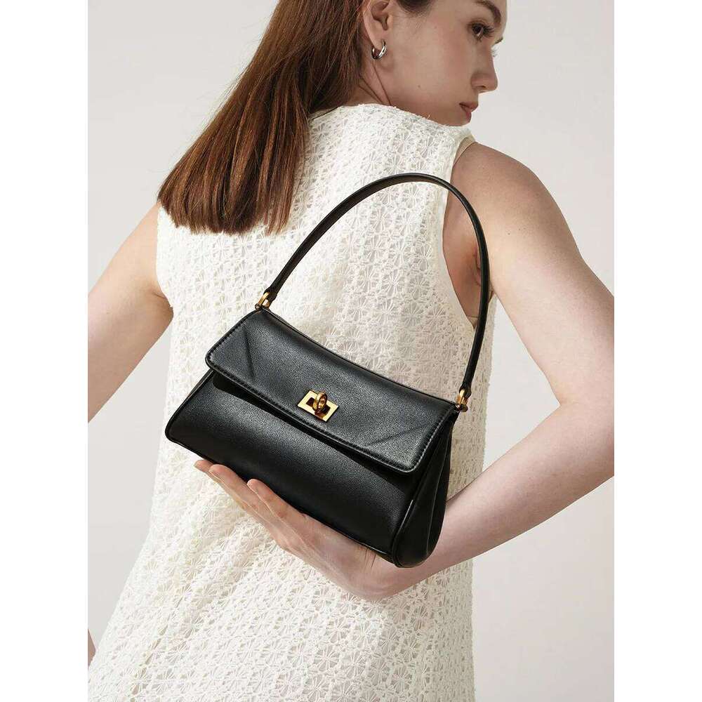 Women's Cowhide Crossbody Bag with Chain Small Design High-End Handbag for Office Workers Single Shoulder Fashion Accessory