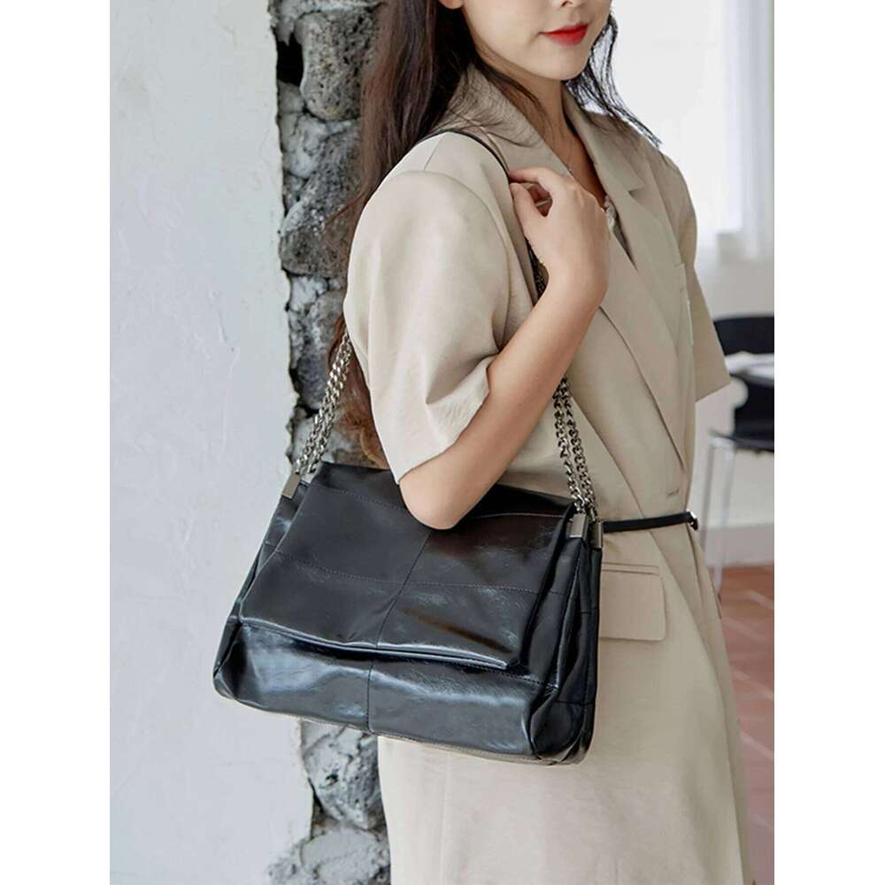 Large Capacity Commuting Bag 2024 New Spring/Summer Women's Chain Tote Bag, High-End And Fashionable Single Shoulder Underarm Ba
