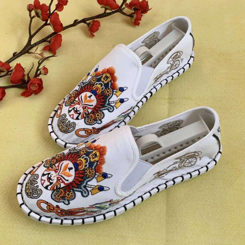 Hanfu for Women Sneakers Men Ethnic Style Embroidery Chinese style Streetwear Fashion Casual Vintage Old Beijing Shoes