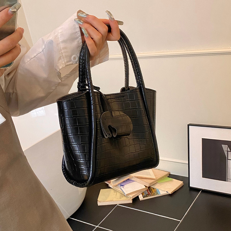 designer Vintage Basket Handbag for Women 2025 New High-end Handheld Bucket Bag Simple Shoulder Crossbody Bag