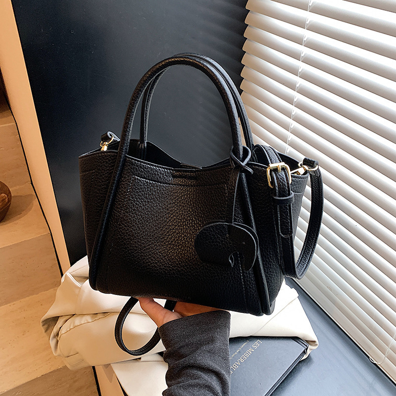designer High-End Soft Leather Bag for Women 2025 New Fashion Versatile Handbag Bucket Bag Casual Simple Crossbody Mother-Daughter Bag