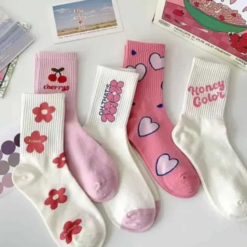 5 Pairs of Womens Summer Ins Trendy Sweat-Absorbent Spring and Autum Cute Heart Flower Letter Socks for WomenT250602