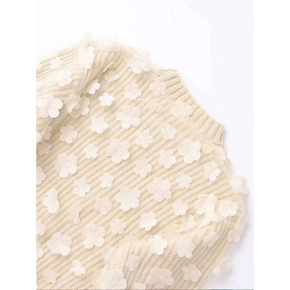 Autumn And Winter New Women's High-End Flower Decoration Splicing Long-Sleeved Round Neck Sweater