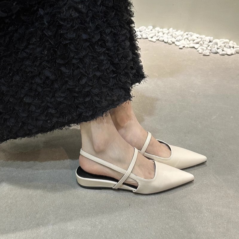 2025 Spring New Flat Closed-Toe Sandals Soft Leather Slip-On Pointed Toe Shallow Mouth Versatile Elegant Women's Shoes