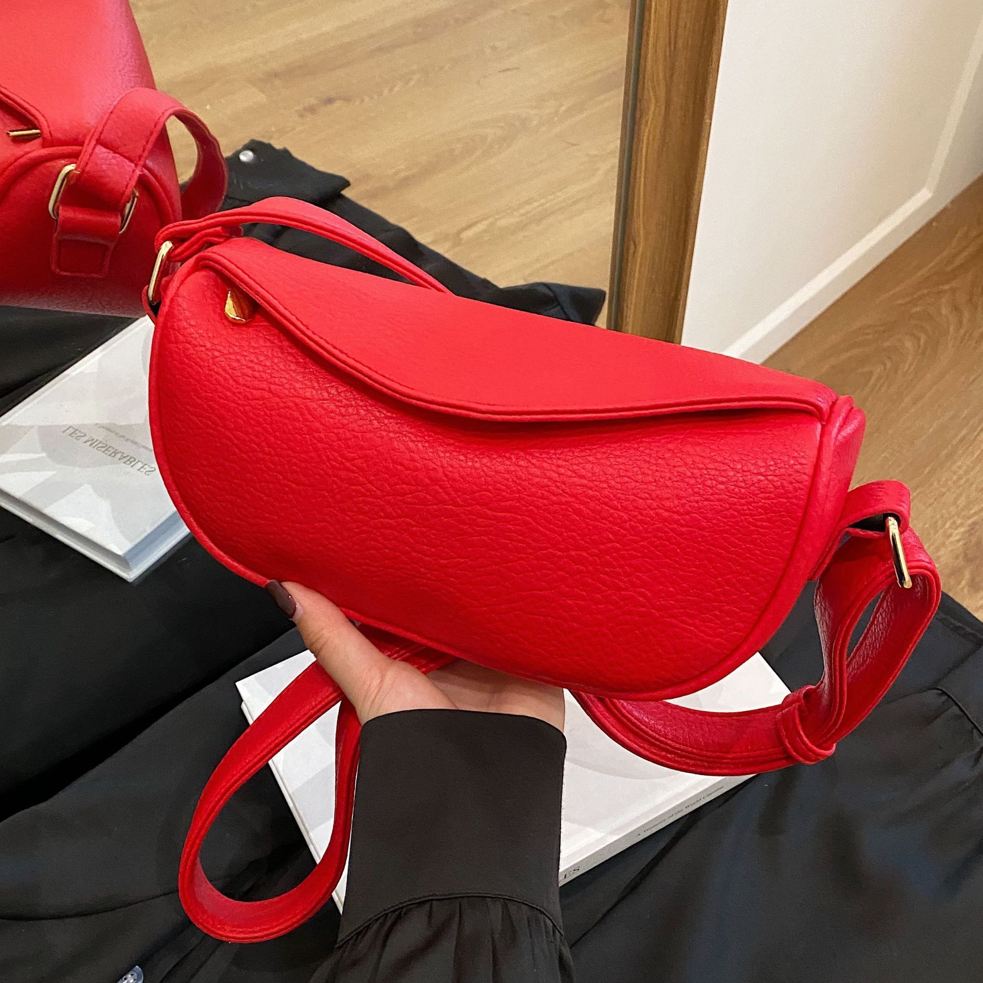 designer Soft Leather Retro Large Capacity Bag for Women 2025 New Summer Versatile Commuter Crossbody Shoulder Underarm Dumpling Bag