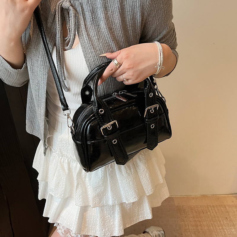 designer Handheld Bowling Ball Bag for Women 2025 New Trend Korean Niche Pillow Bag Versatile Ins Style Shoulder Crossbody Bag