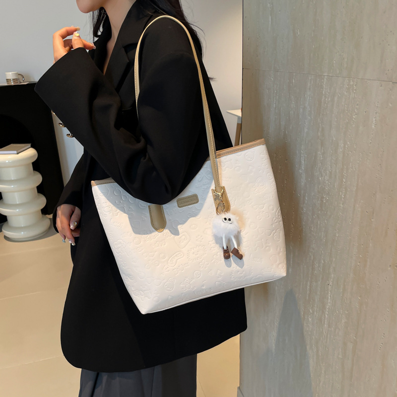 Top brand high-quality new free designer bag cute embossed large capacity handbag 2025 fashion trend multifunctional color block shoulder bag new free