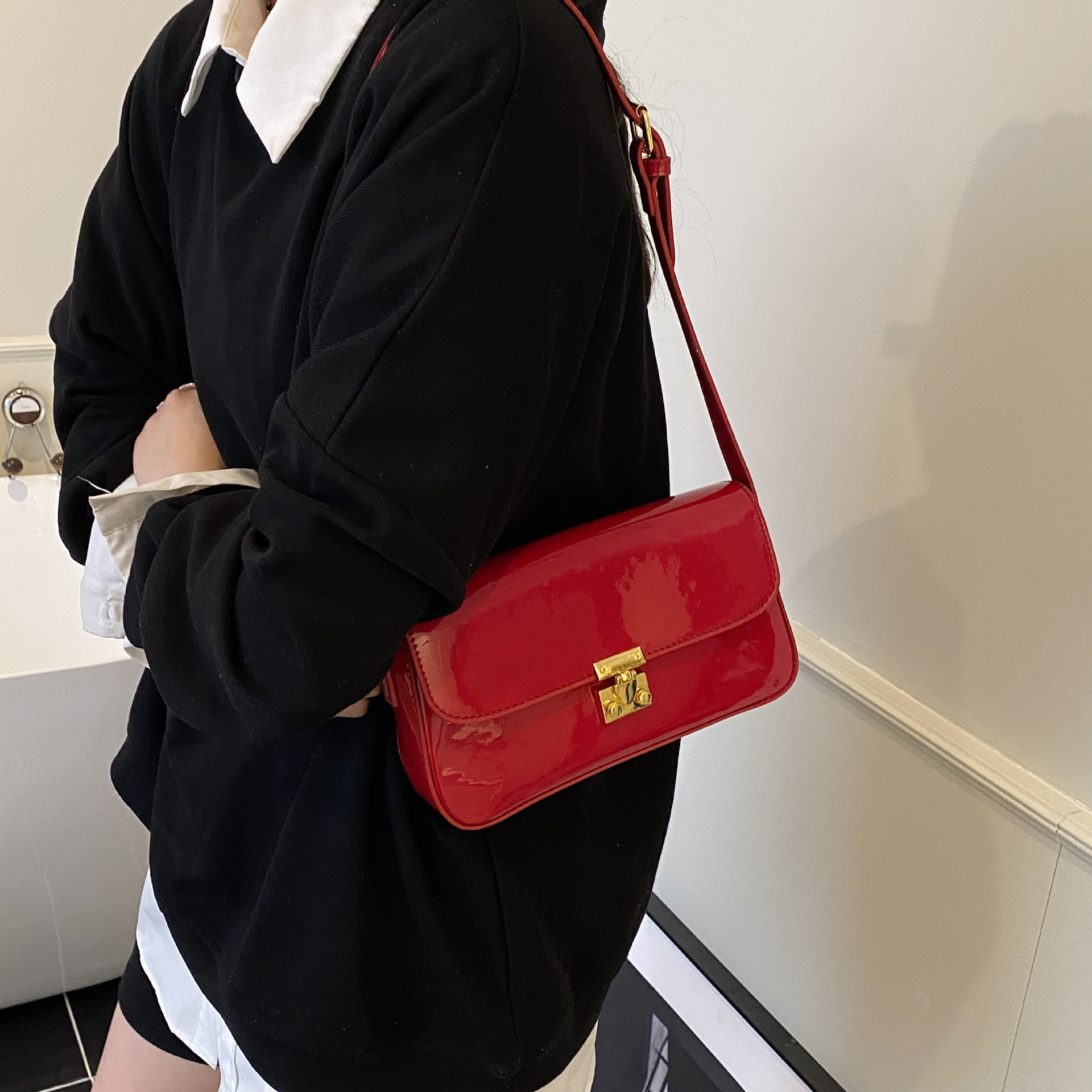 designer Vintage Red Patent Leather Small Square Bag Underarm Bag 2025 New Fashion Versatile Casual Handbag Shoulder Bag Crossbody Bag