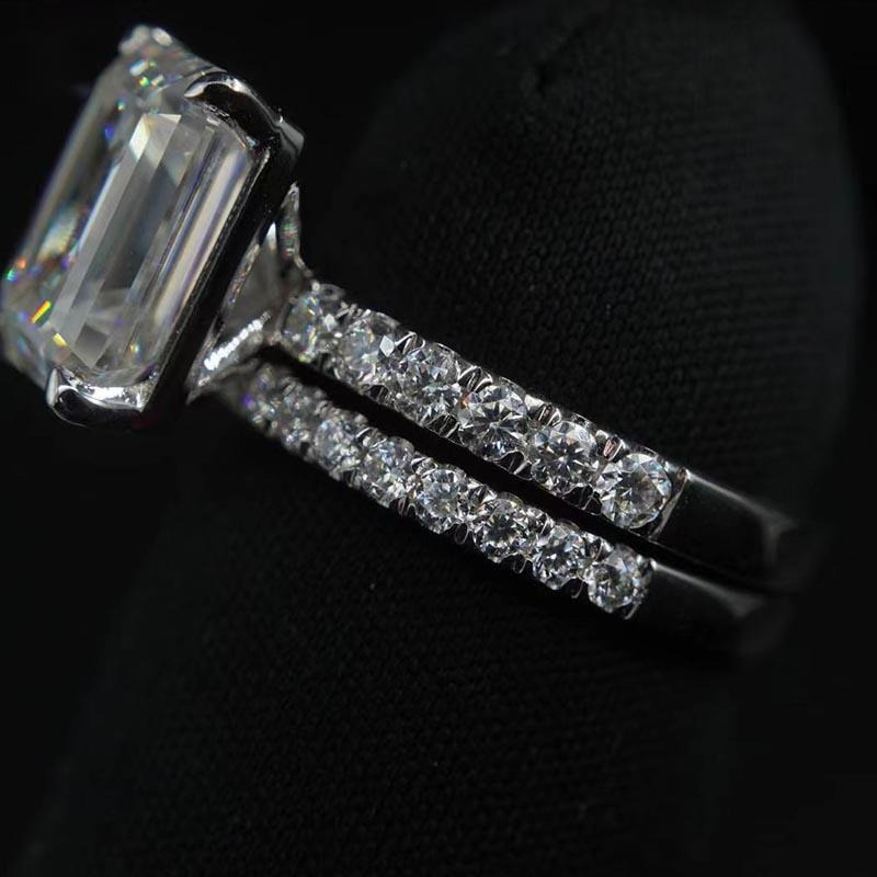 Custom Elegant Brilliant Twinkling Luxury 925 Silver Huggie Hoop Ring Crown Design in Solid Colors for Parties