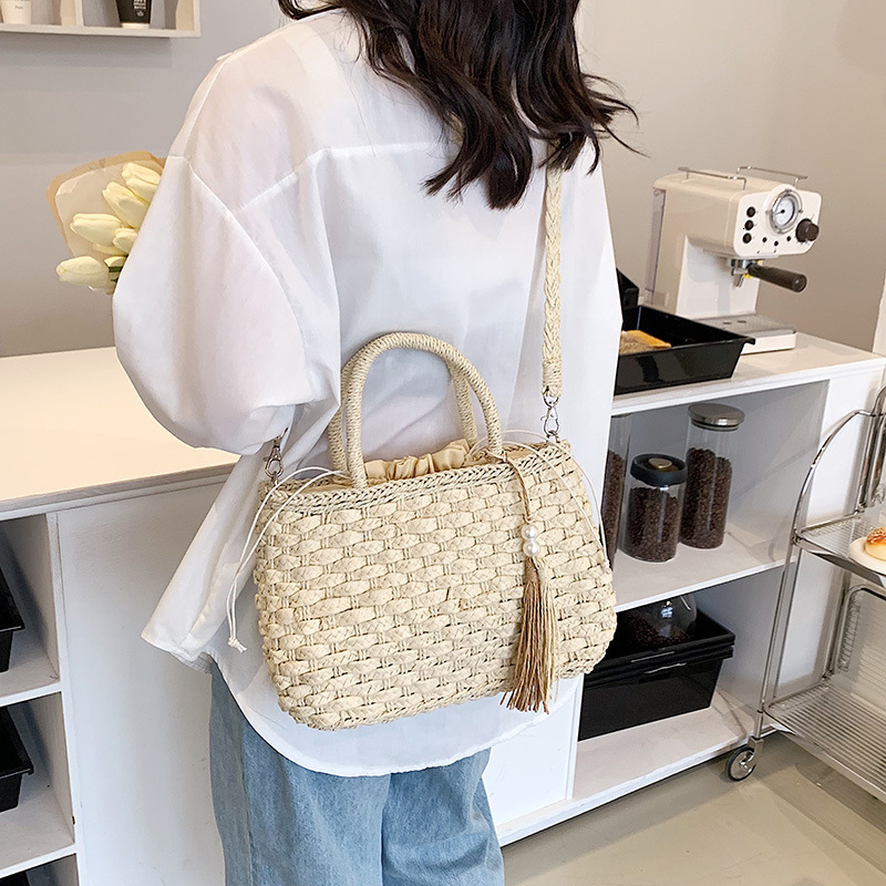 designer Large Capacity Straw Woven Bag 2025 New Trend Spring Summer Fashion Versatile Crossbody Bag Women's Simple Handheld Woven Bag