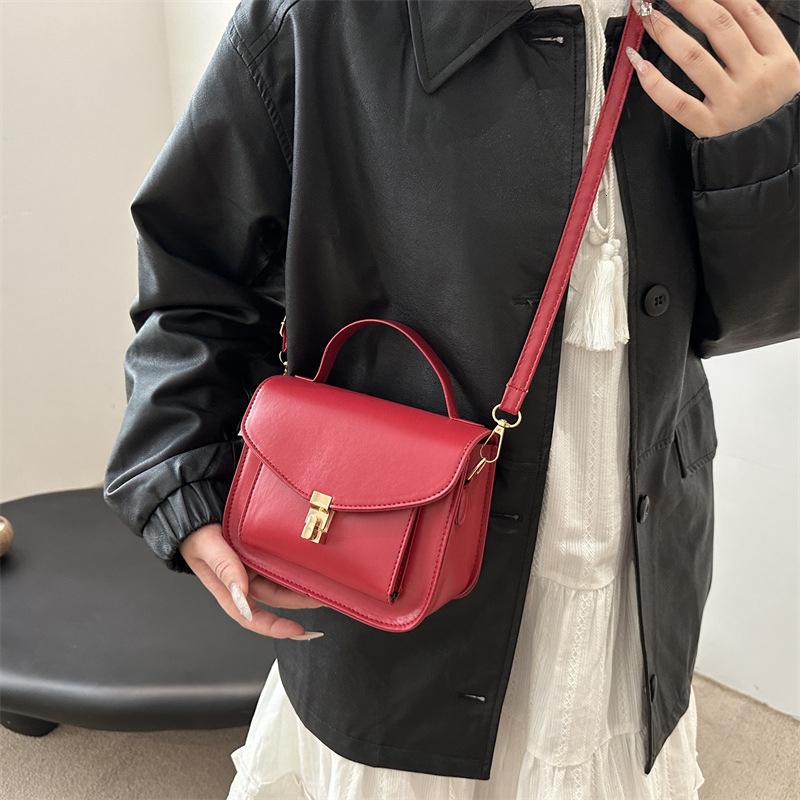 Top brand high-quality new free designer bag wholesale fashion retro crossbody bag 2025 new solid color handbag elegant and simple shoulder bag new fr
