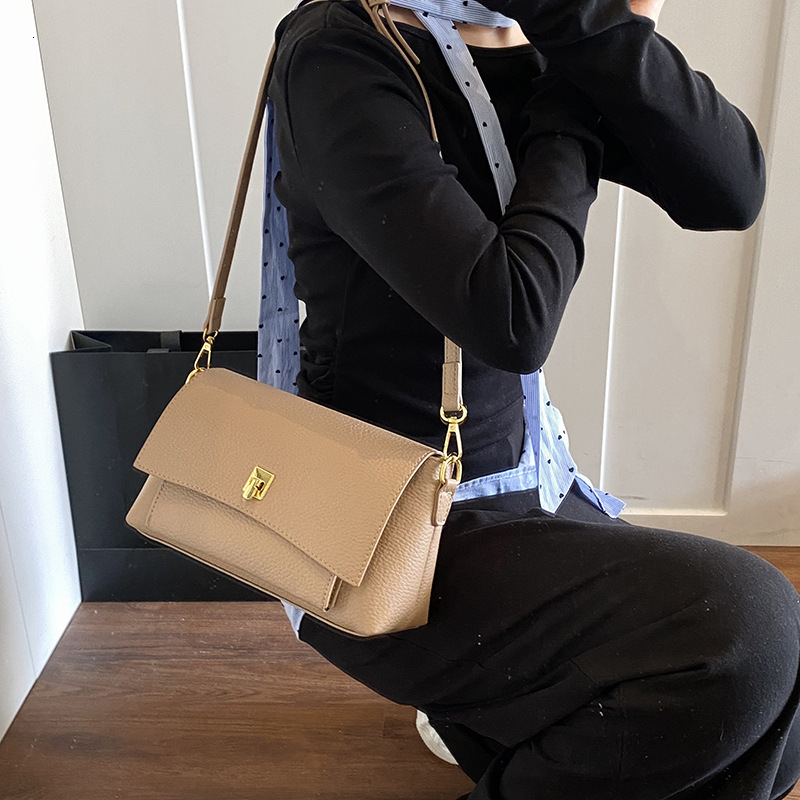 designer High-end Retro Lychee Texture Underarm Bag for Women 2025 New Simple Commuter Fashion Versatile Single Shoulder Small Square Bag