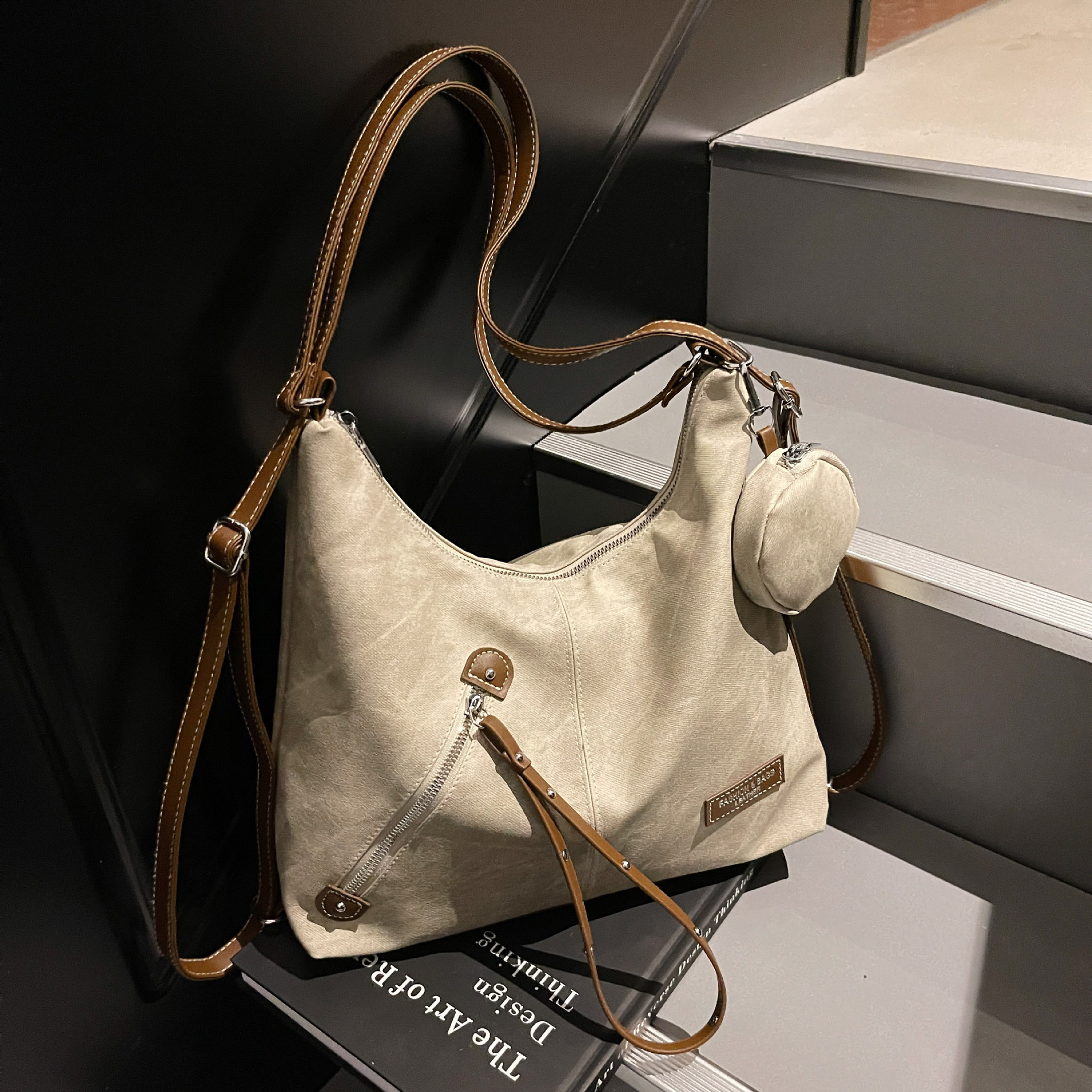 designer Vintage Large Capacity Commuter Tote Bag for Women 2025 New Korean Style Niche Shoulder Bag Multifunctional Fashion Backpack