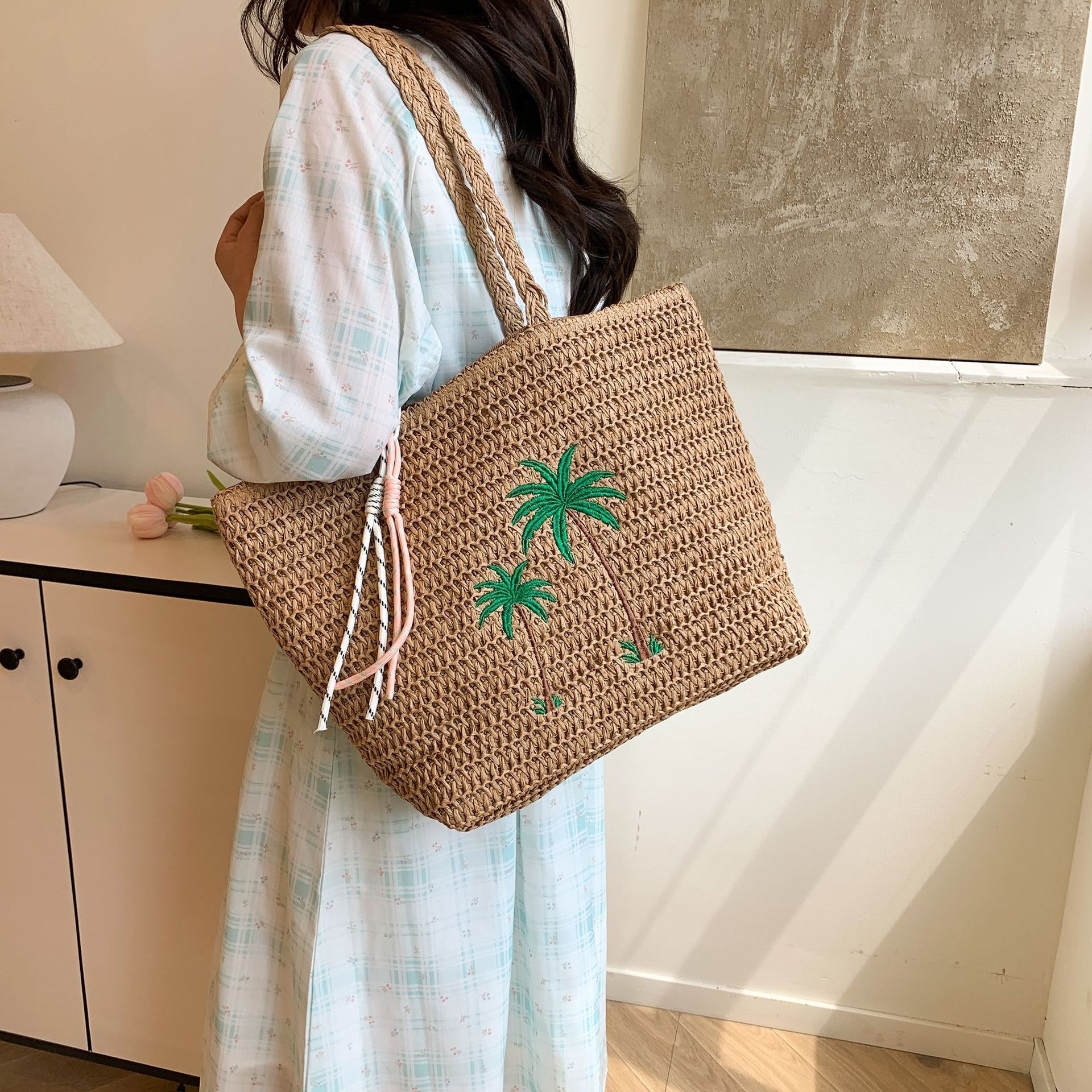 designer 2025 New Handmade Coconut Tree Embroidered Straw Bag Beach Vacation Tote Large Capacity High-end Shoulder Handbag