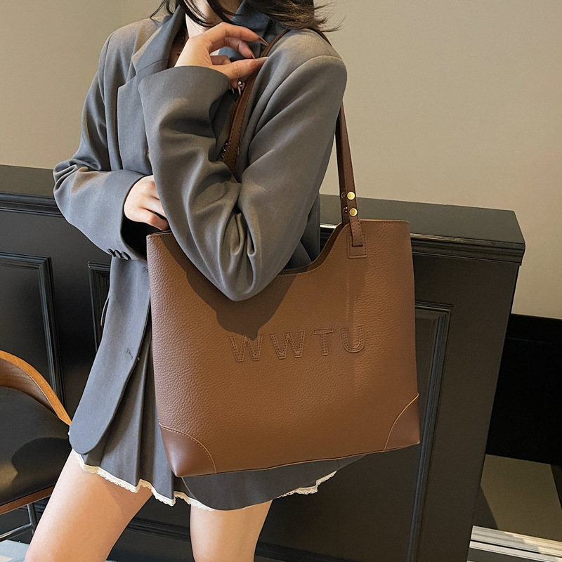 designer casual bag Tote Bag for Women 2025 New Large Capacity Commuter Bag Spring and Summer Versatile High-end Single Shoulder Shopping Bag