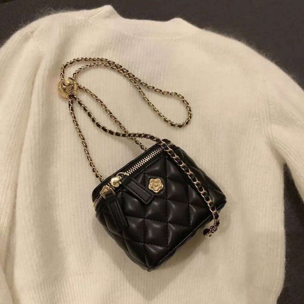 New Camellia Small Shoulder Messenger Fashion Chain Strap Rhombus Bucket Crossbody Bag