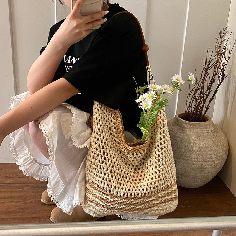 designer Summer Fashion Hollow Woven Bag for Women 2025 New Ins Simple Elegant Shoulder Bag Large Capacity Vacation Women's Bag