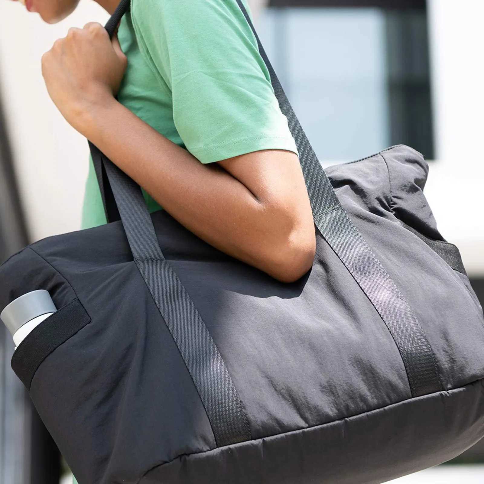 Women Waterproof Travel Duffel Bag Lightweight Shoulder Weekender Overnight Bag for Gyms Weekend Getaway XJ250603