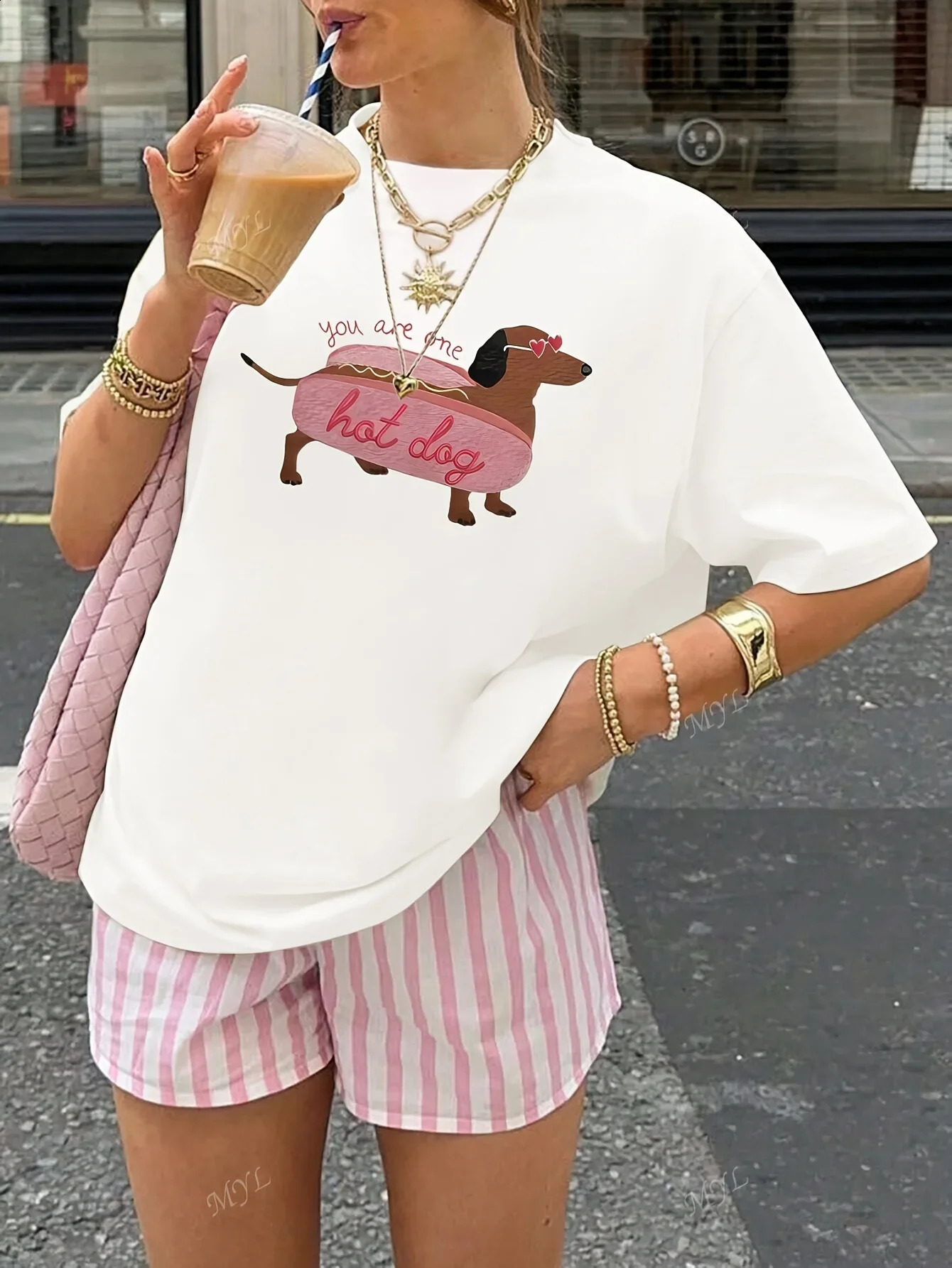 Cartoon Funny Dachshund Print Womens T-shirt Casual Round Neck Fashionable White T-shirt Suitable for Women in Summer 250529