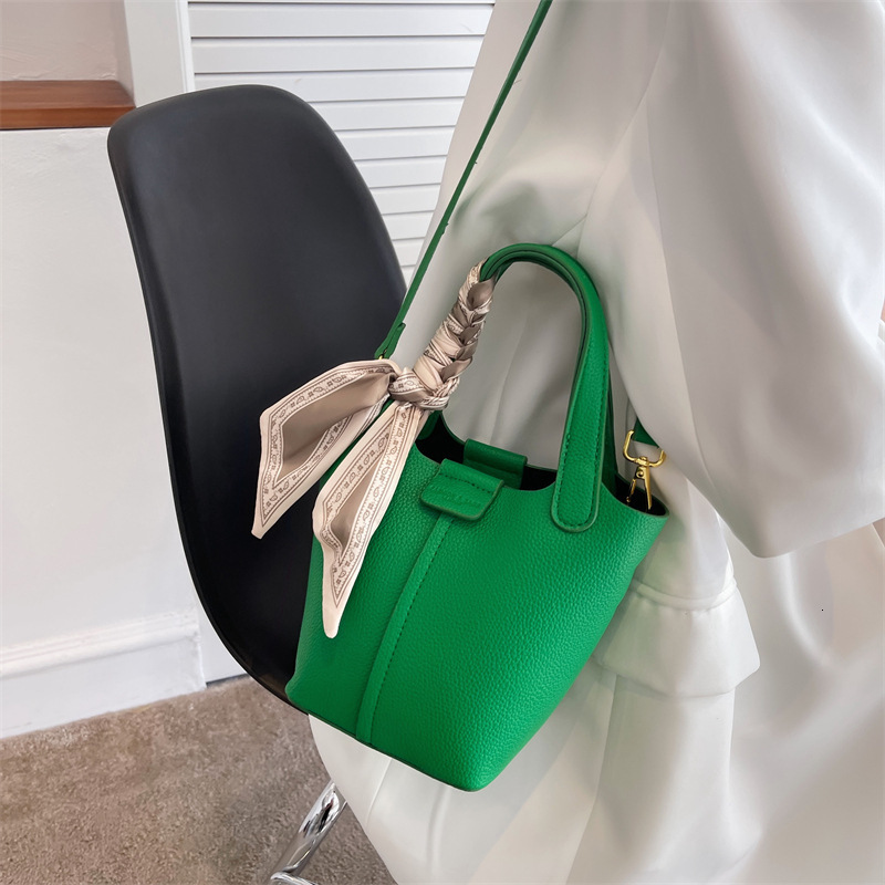 designer Fashion Crossbody Bag for Women 2025 New Stylish High-end Retro Handbag Simple Shoulder Bag
