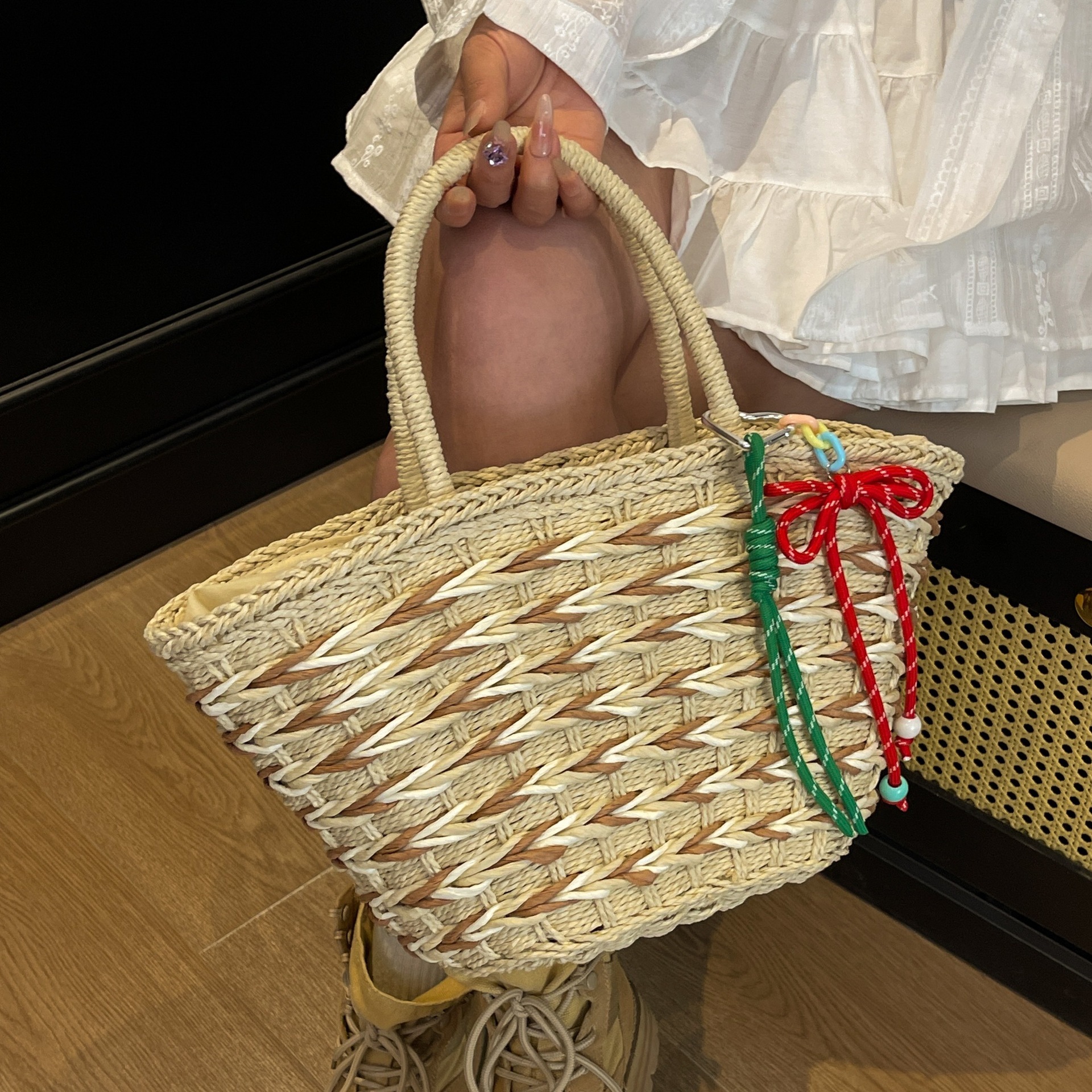 designer Ins New Style Straw Woven Basket Bag Vacation Travel Beach Mori Style Woven Bag Handheld Women's Casual Straw Bag