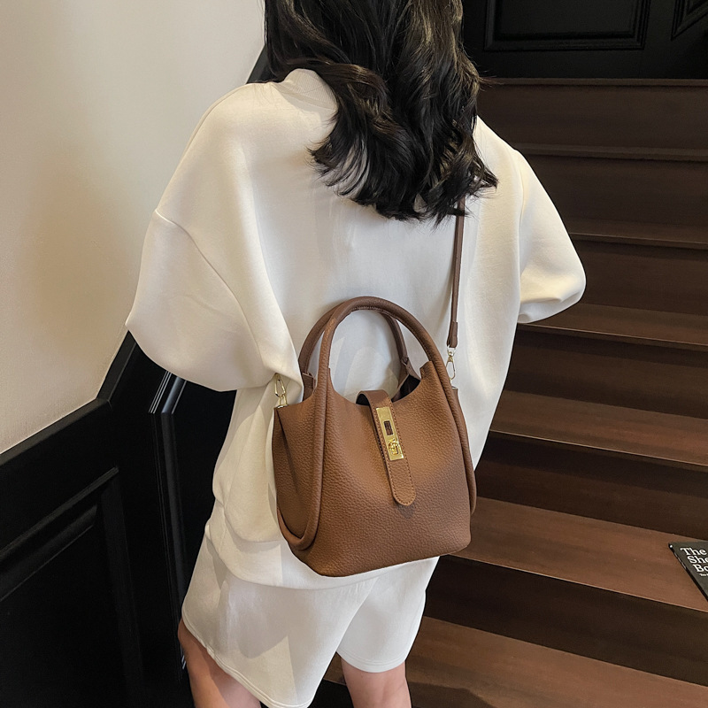 designer Handheld Small Bag for Women 2025 New Retro Shoulder Bag Versatile Elegant Single Shoulder Crossbody Mother and Child Bucket Bag