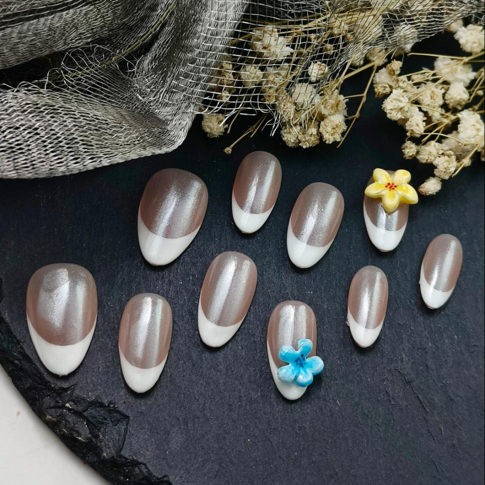10pcs French Tips Handmade Press-on nails Short Almond Nails Bundle 3D Hand drawn Flowers Sweet Daily Finished nail stickers Free storage box jelly gl
