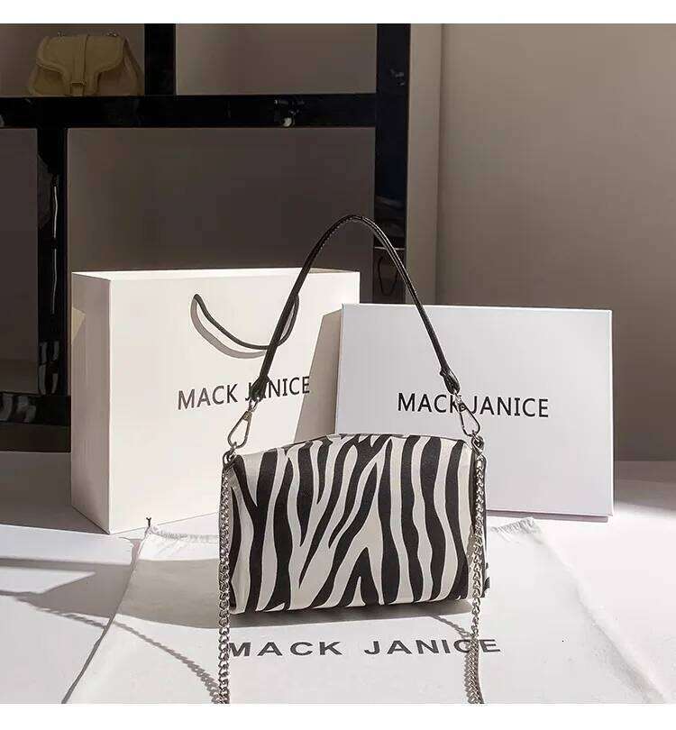Fashion Pleated Cloud Striped Satin Women Handbag Crystal Shiny Dia Evening Wedding Party Clutch Purse Crossbody Bag