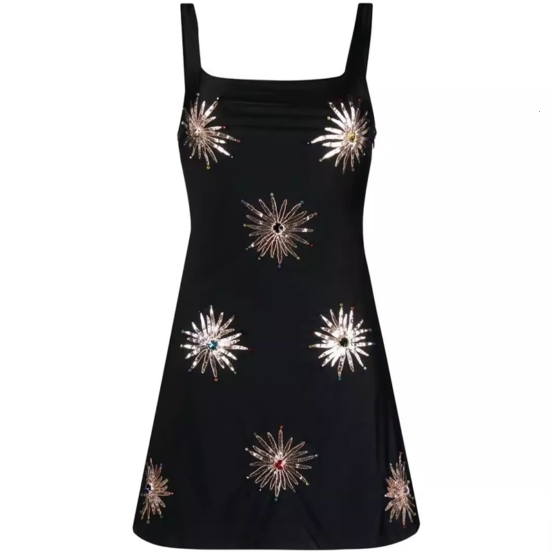Spring New Heavy Craft Design Sense Rhinestone Square Neck Bodycon Dress for Women Royal Sister Style Elegant Little Black Dress 240314