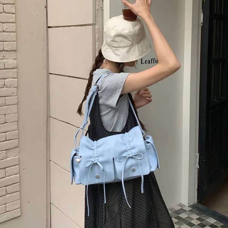 Celebrity's Same Wasteland Style Dark Versatile Pleated Drawstring Handbag 2024 New Shoulder Crossbody Women's Bag