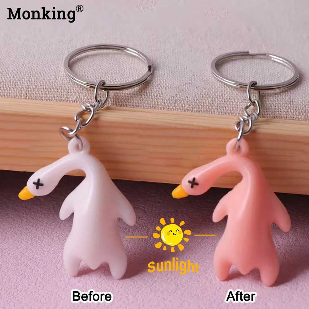 Monking Funny Color Changing Duck Keychain UV Photochromic Simulation Roast Duck Car Pendants Keyring for Handbag Accessories Gift XJ250602