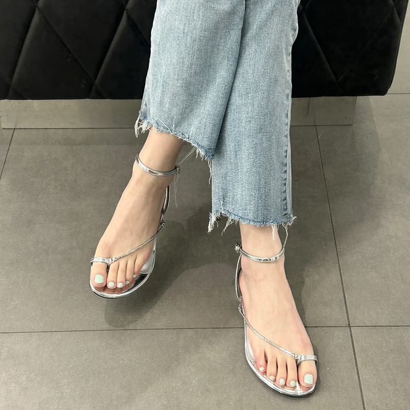 Niche Design for Women 2025 New French Style Flat Sandals Toe Post One-Strap Slippers