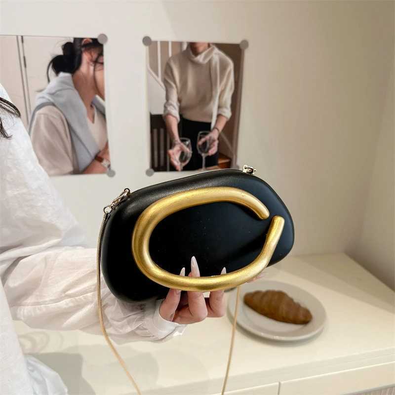 Stylish Solid Color Shoulder Bag Retro Leather Crossbody Design Large Capacity Tote For Fashionable Commuters W250602