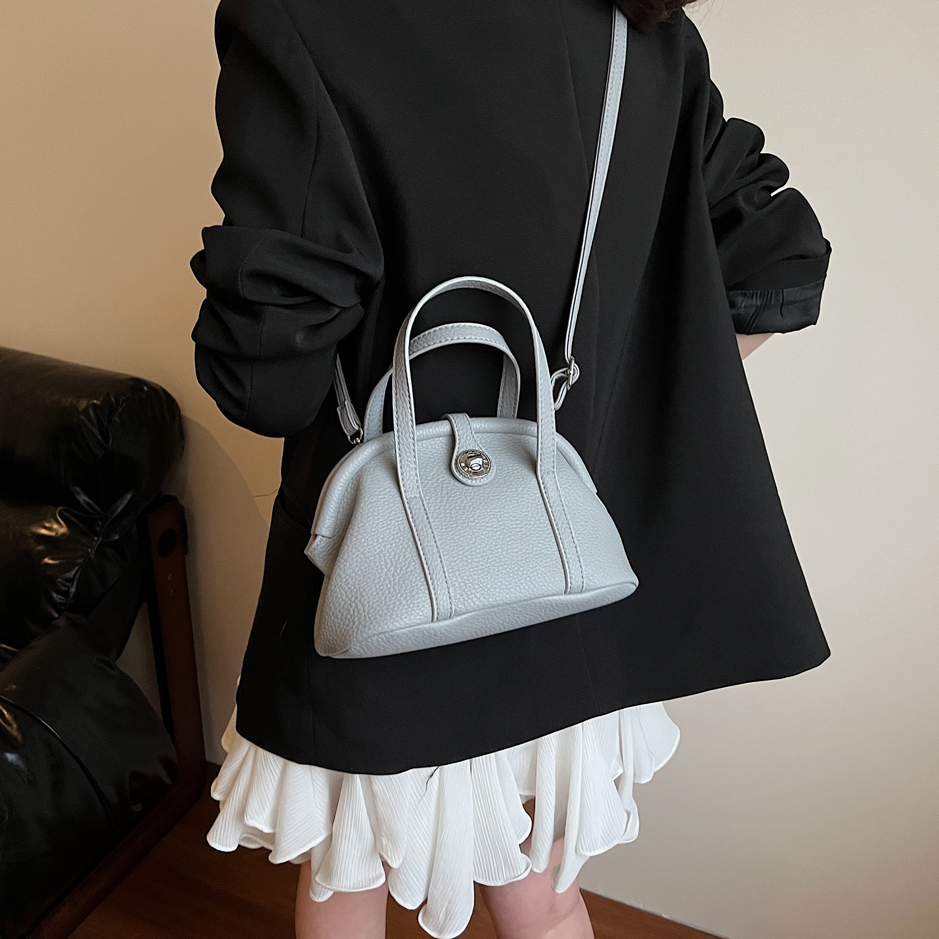 designer casual bag 2025 New High-End Handheld Boston Bag for Women Versatile Bowling Bag Single Shoulder Crossbody Shell Bag