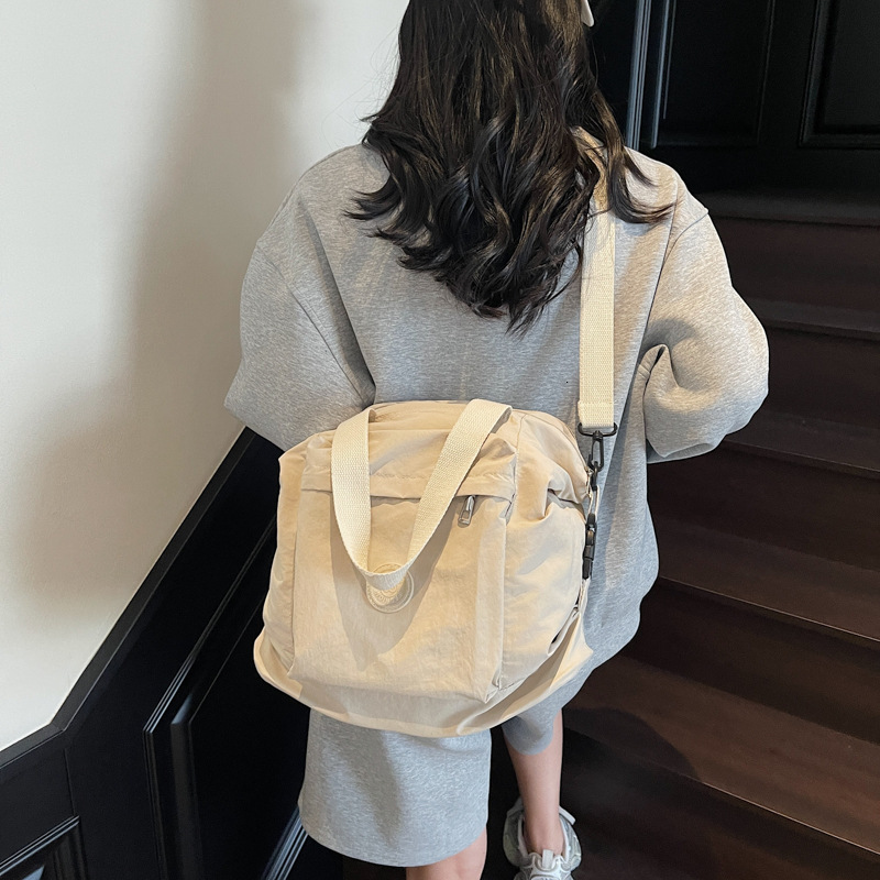 Casual Simple 2025 Spring Travel Women's Fashion Trend Shoulder Large Capacity Commuter Crossbody Bag
