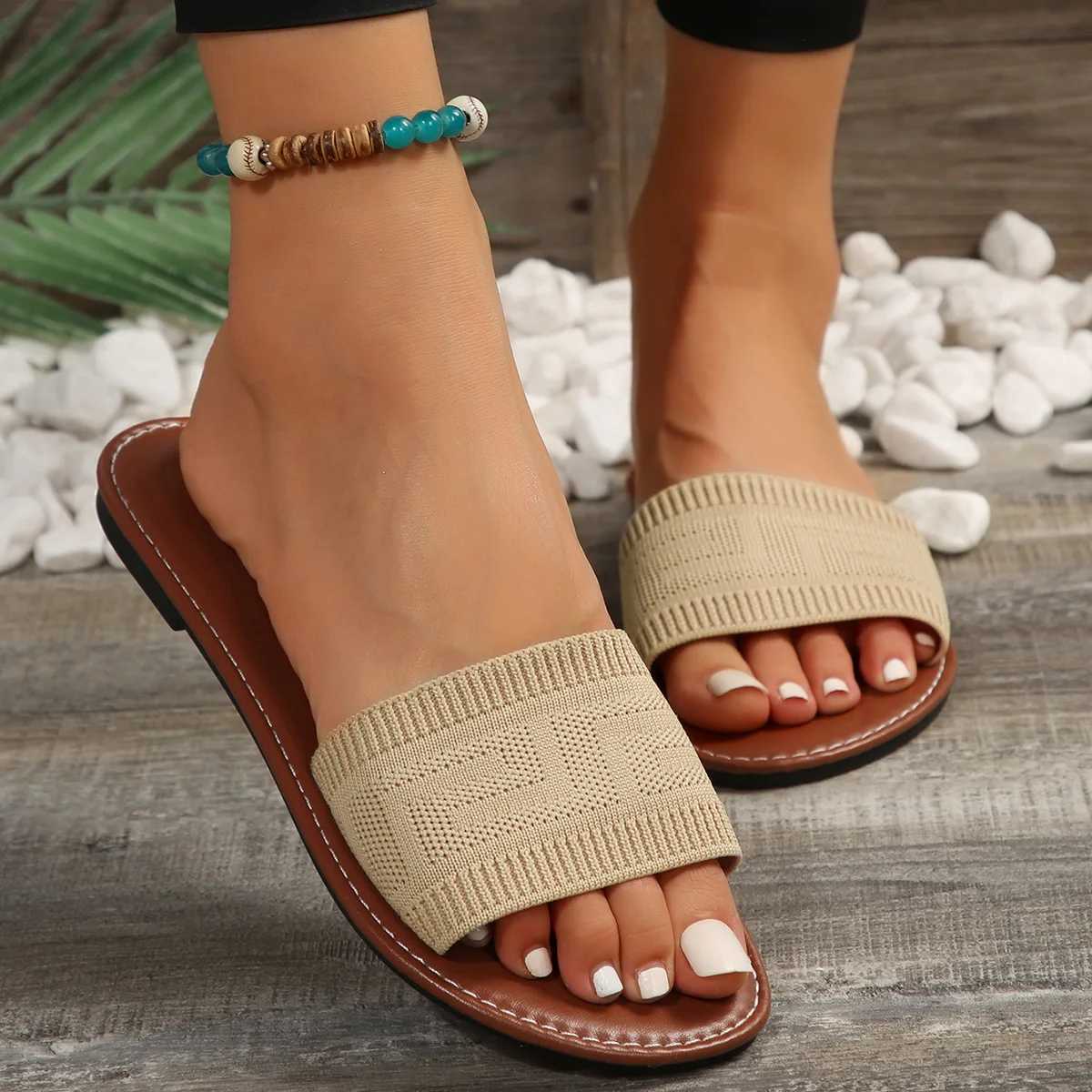 Womens Sandals 2025 Summer Luxury Fashion Flat Sandals Brown Designer Open Toe Non-Slip Outdoor Beach Slippers Slides Women M250603