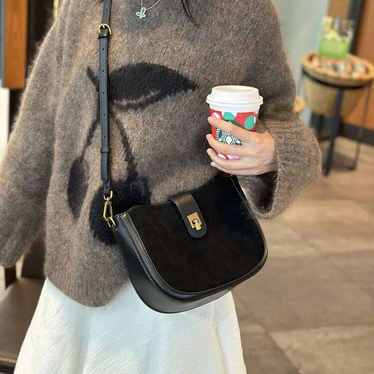 Top Layer Cow Leather Niche High-End Feel Horse Saddle 2025 New Fashion Versatile Veet Crossbody Bag Light Single S