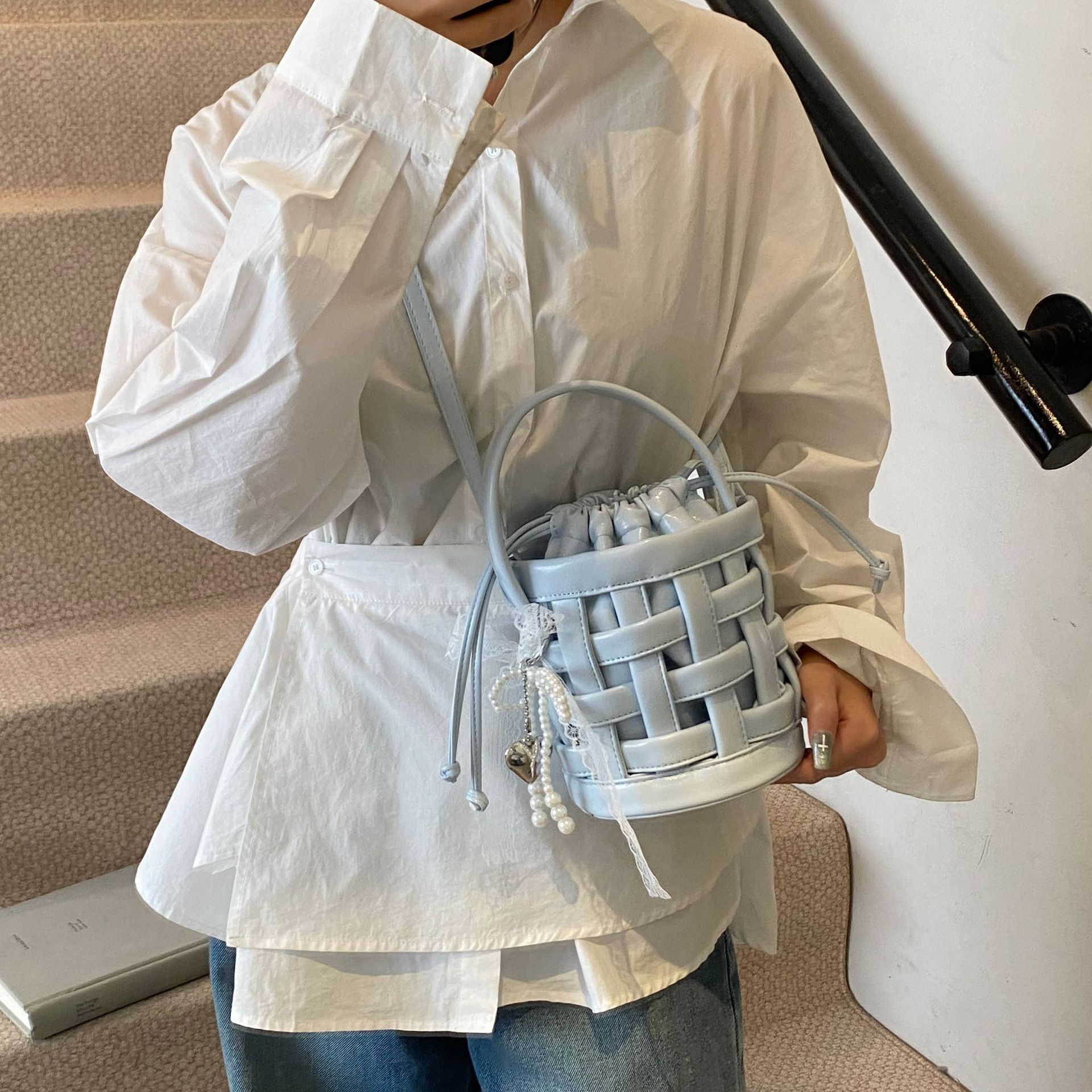 designer Niche Woven Handbag for Women 2025 New Fashion Simple Versatile Crossbody Bag Summer Handbag Bucket Bag