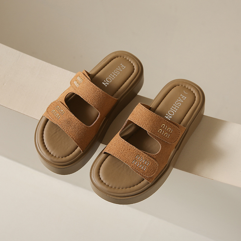 Hot selling 2025 summer new casual fashionable solid color women's slippers outdoor beach versatile thick soled sandals sizes 35-40