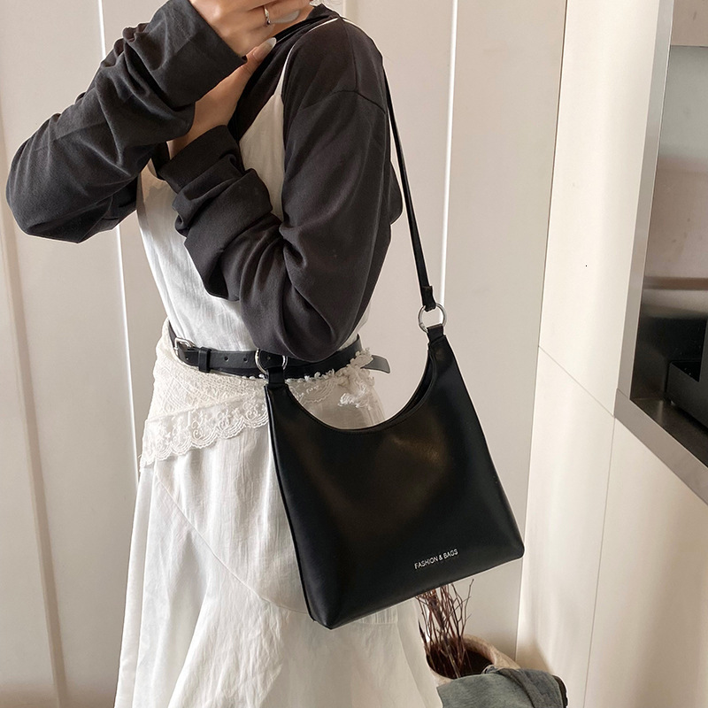 designer casual bag Simple Underarm Bag for Women 2025 New Trend High-end Texture Niche Versatile Commuter Shoulder Handbag