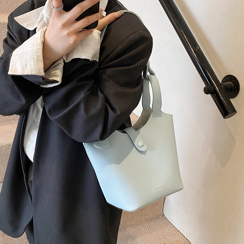 designer Korean Style Fashion Large Capacity Handheld Bucket Bag for Women 2025 Spring Summer New Litchi Texture Tote Shoulder Crossbody Bag