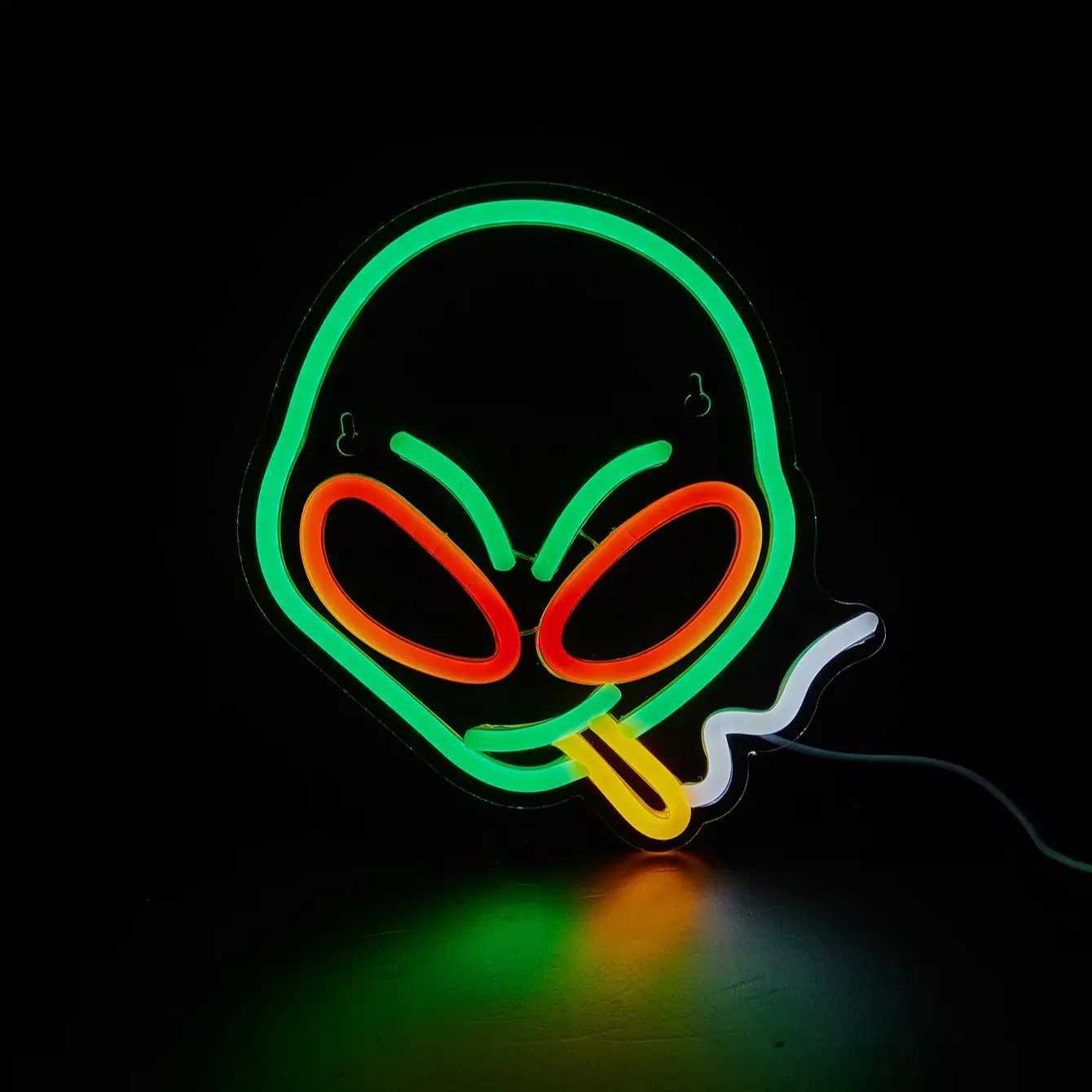 Chi-buy LED Neon Alien Smoking Neon Signs Night Light 3D Wall Art Game Room Bedroom Living Room Decor Lamp Signs XJ250602