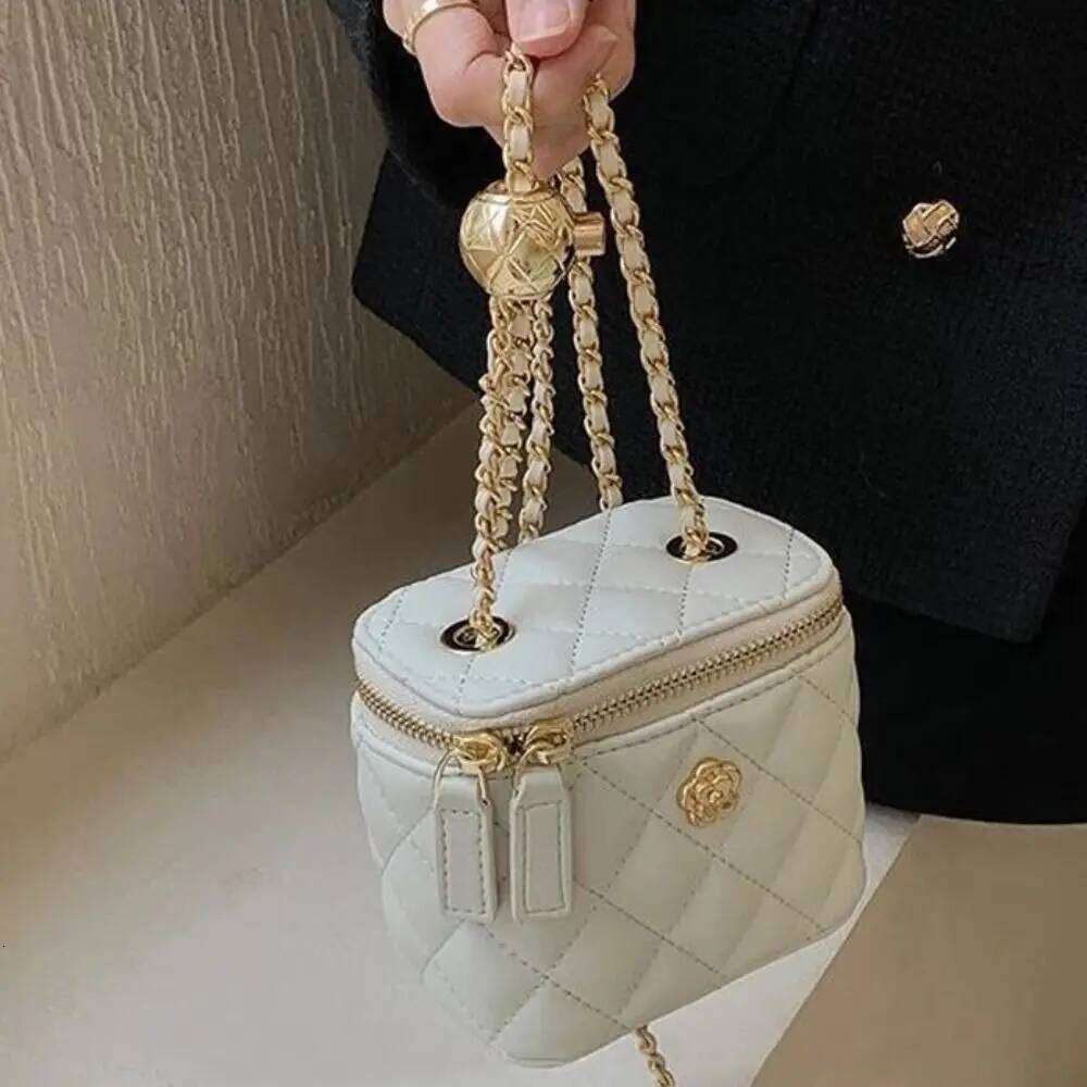 New Camellia Small Shoulder Messenger Fashion Chain Strap Rhombus Bucket Crossbody Bag
